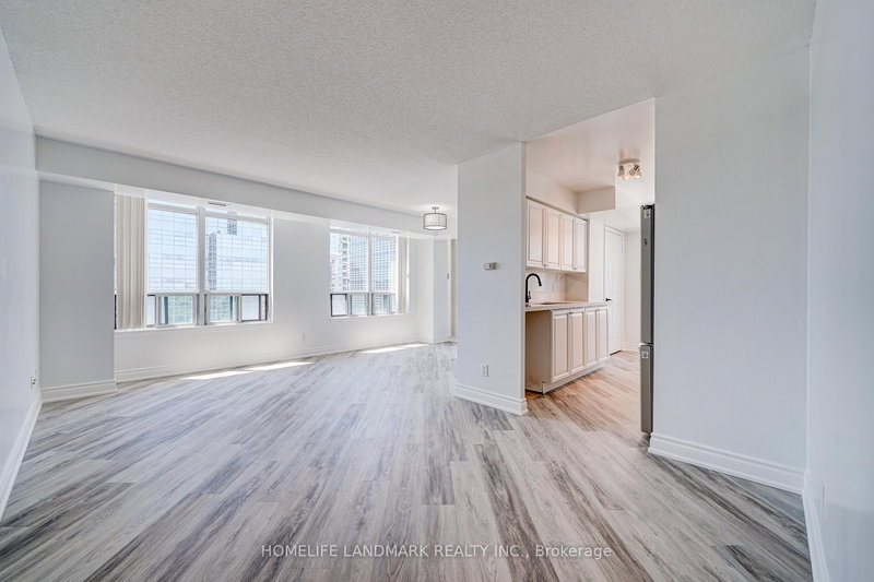 1006 - 8 Hillcrest Ave, Toronto, M2N 6Y6 | Image 2
