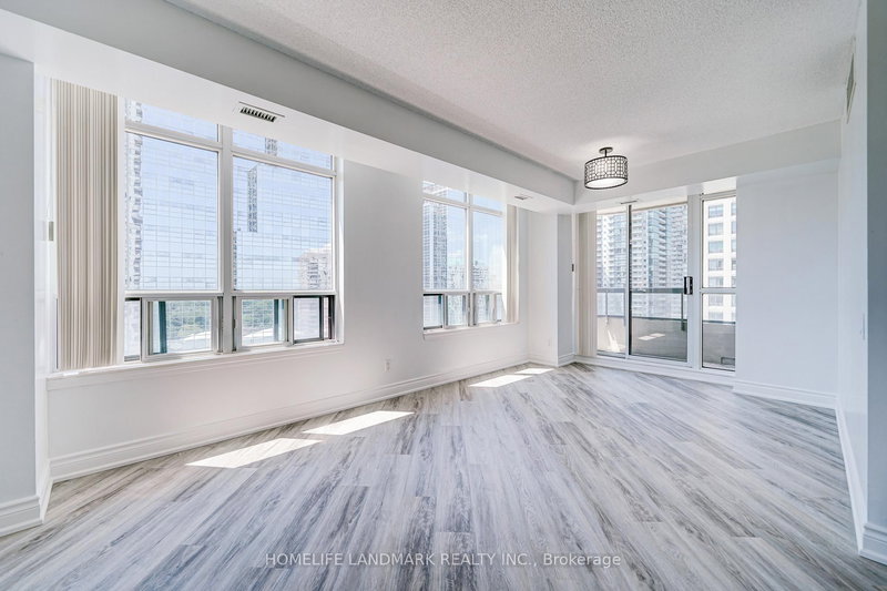 1006 - 8 Hillcrest Ave, Toronto, M2N 6Y6 | Image 3