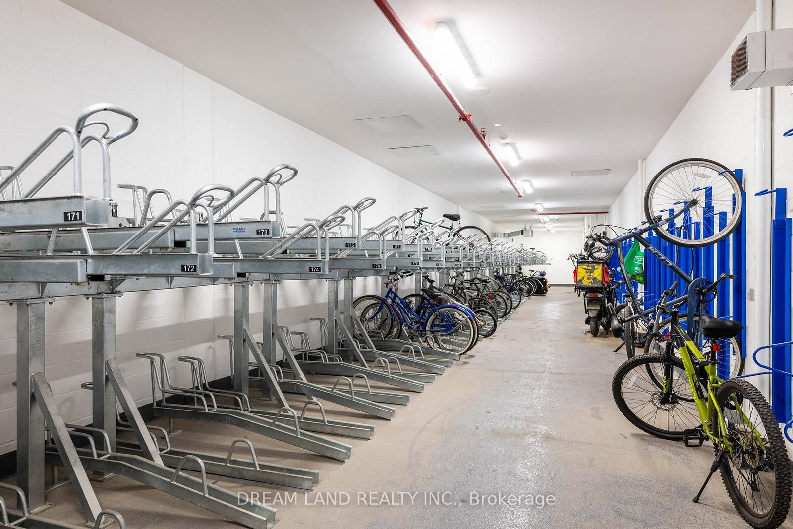 8 Tippett Road, Unit 621 - Photo 37