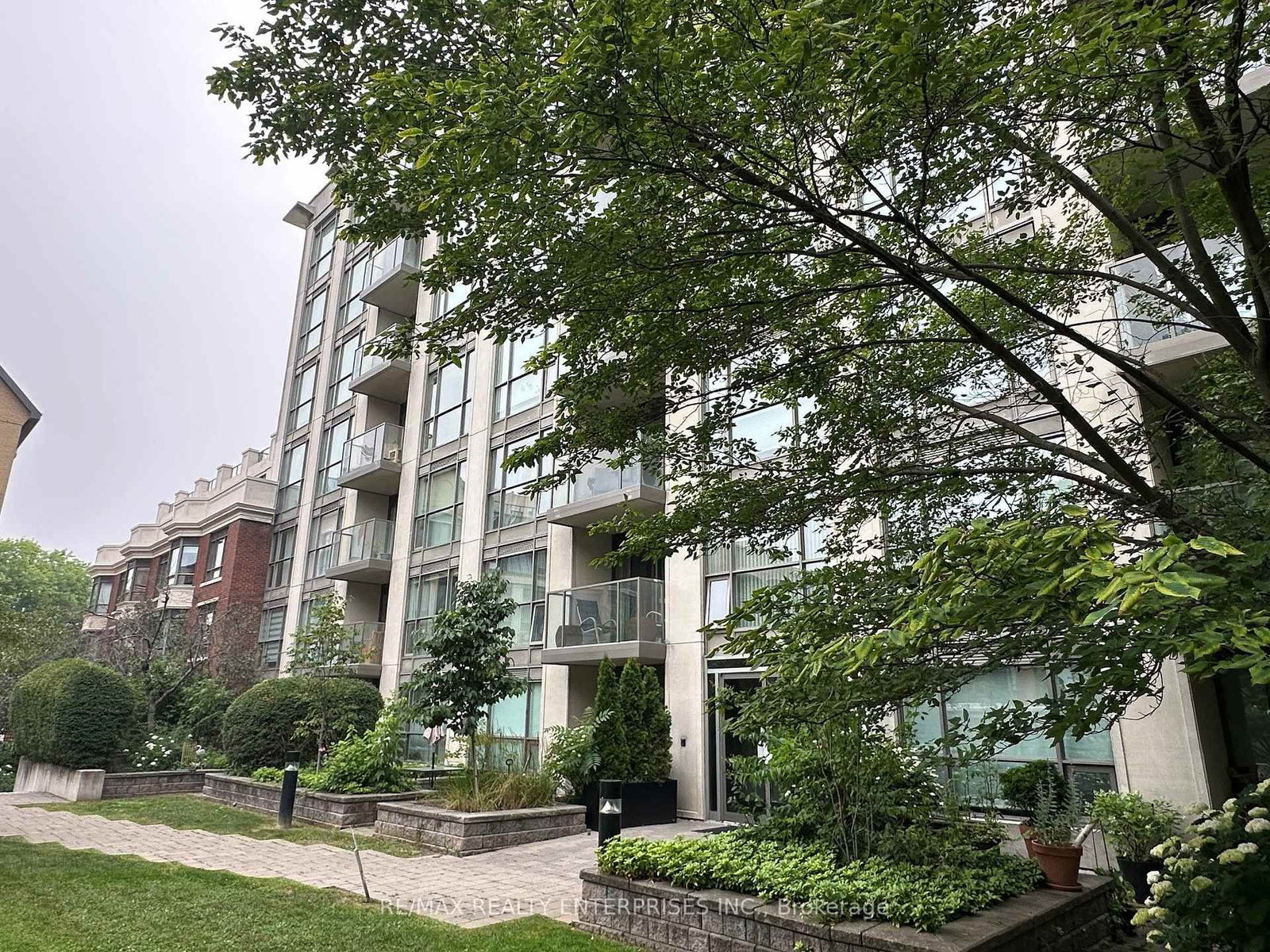 18 Beverley Street • #412 • Toronto, ON photo 38
