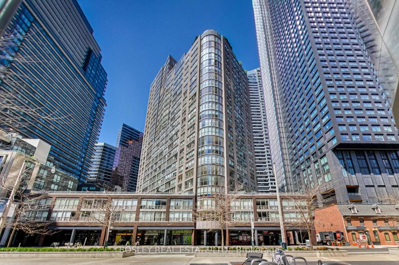 209 - 24 Wellesley Street W