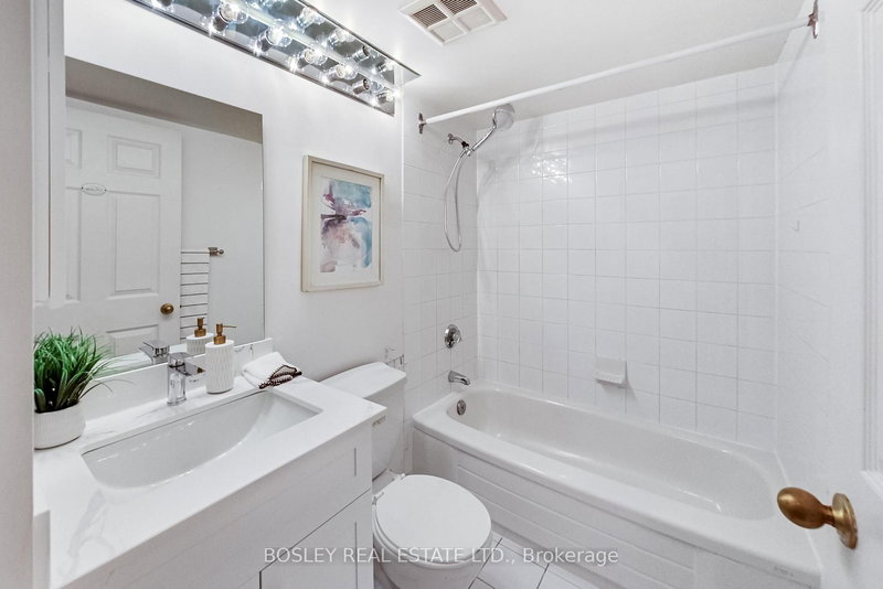 209 - 24 Wellesley St W, Toronto, M4Y 2X6 | Image 3