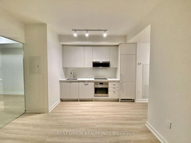 516 - 250 Lawrence Avenue W