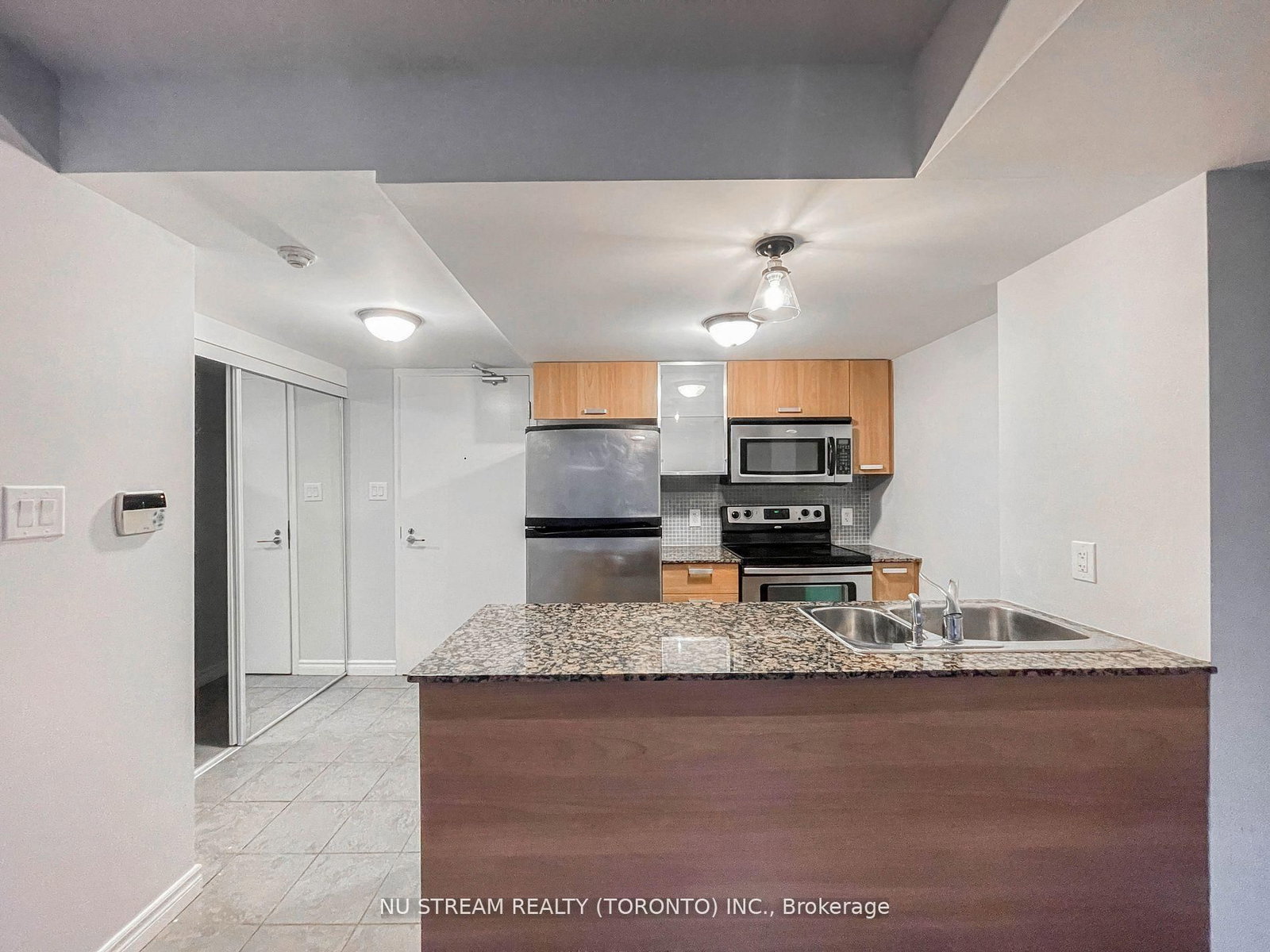 37 Grosvenor Street, Unit 1806 - Photo 4