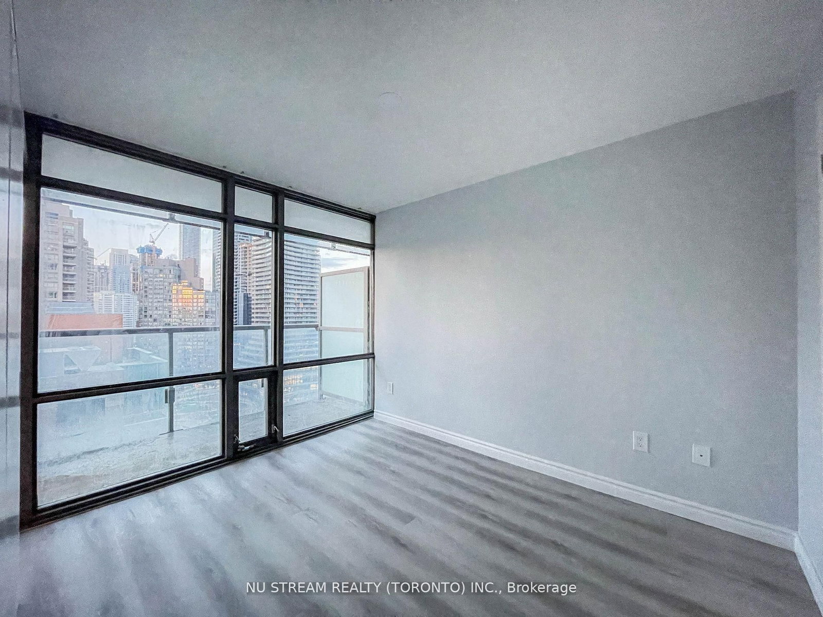 37 Grosvenor Street, Unit 1806 - Photo 6