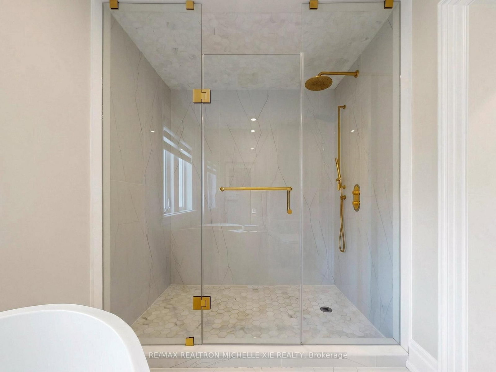15 Strathallan Boulevard - Photo 33