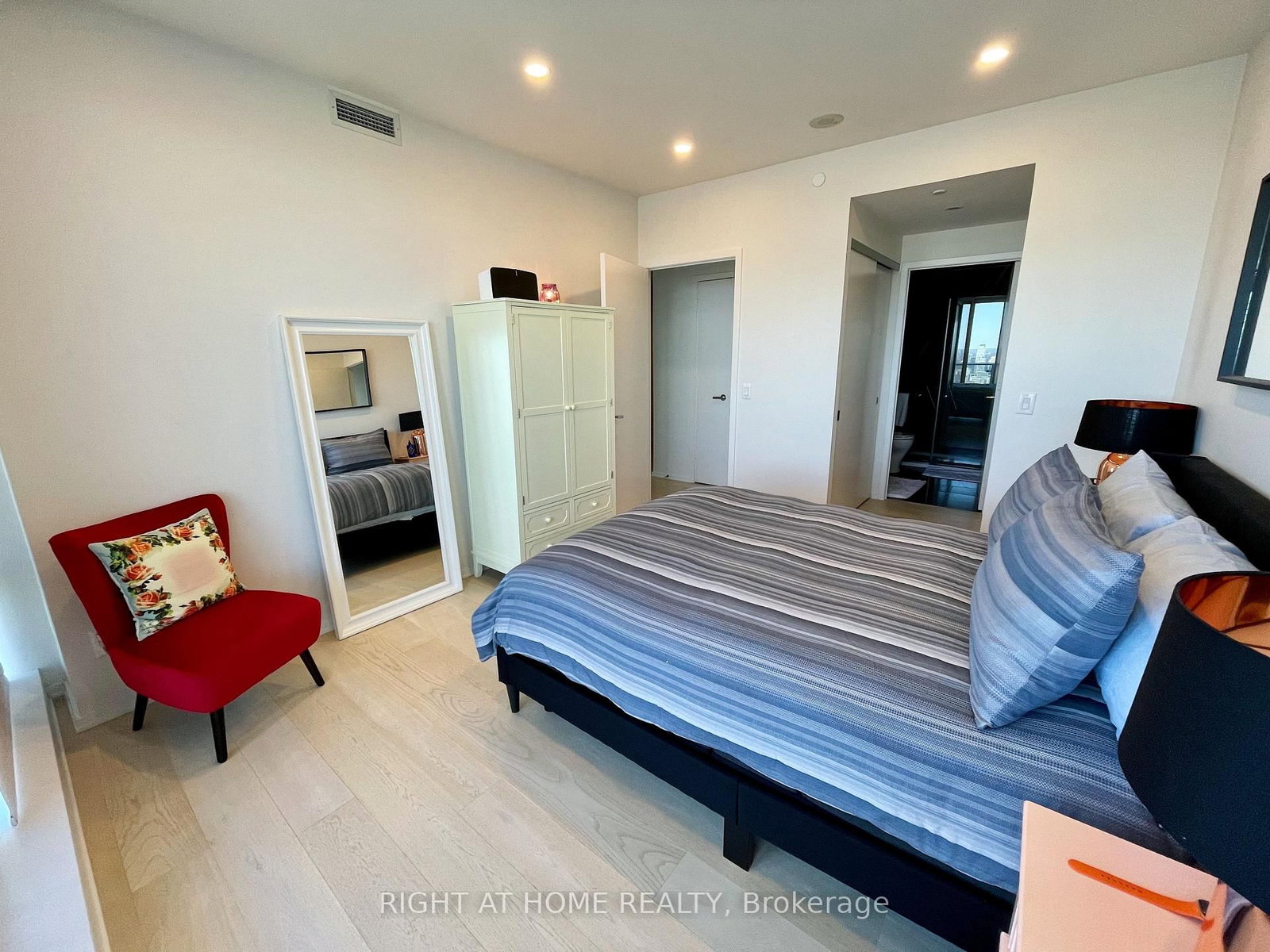 1 Bloor Street E, Unit 7401 - Photo 11
