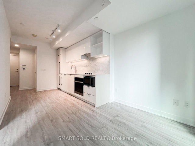 1809 - 252 Church Street E