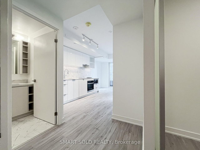 1809 - 252 Church Street E