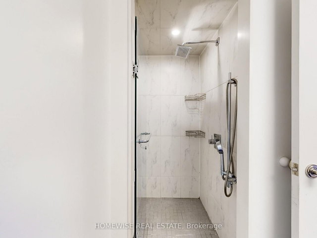 401 - 22 Shallmar Boulevard