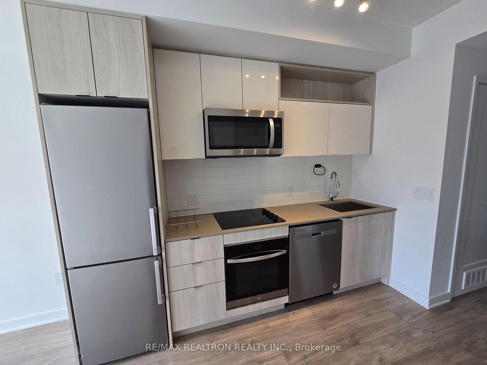 70 Princess Street, Unit 808 - Photo 7