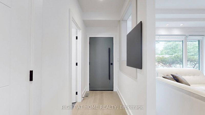 136 Santa Barbara Rd, Toronto, M2N 2C5 | Image 2