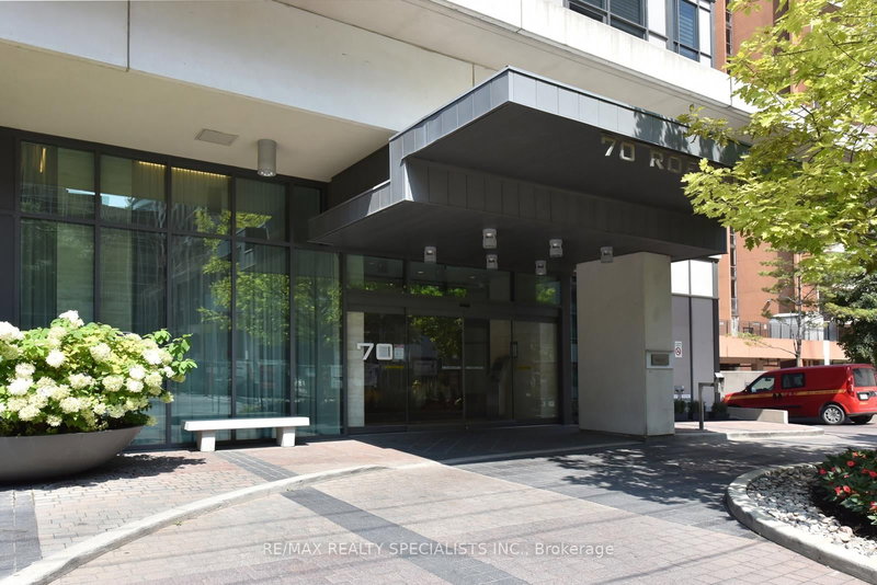 712 - 70 Roehampton Ave, Toronto, M4P 1R2 | Image 3