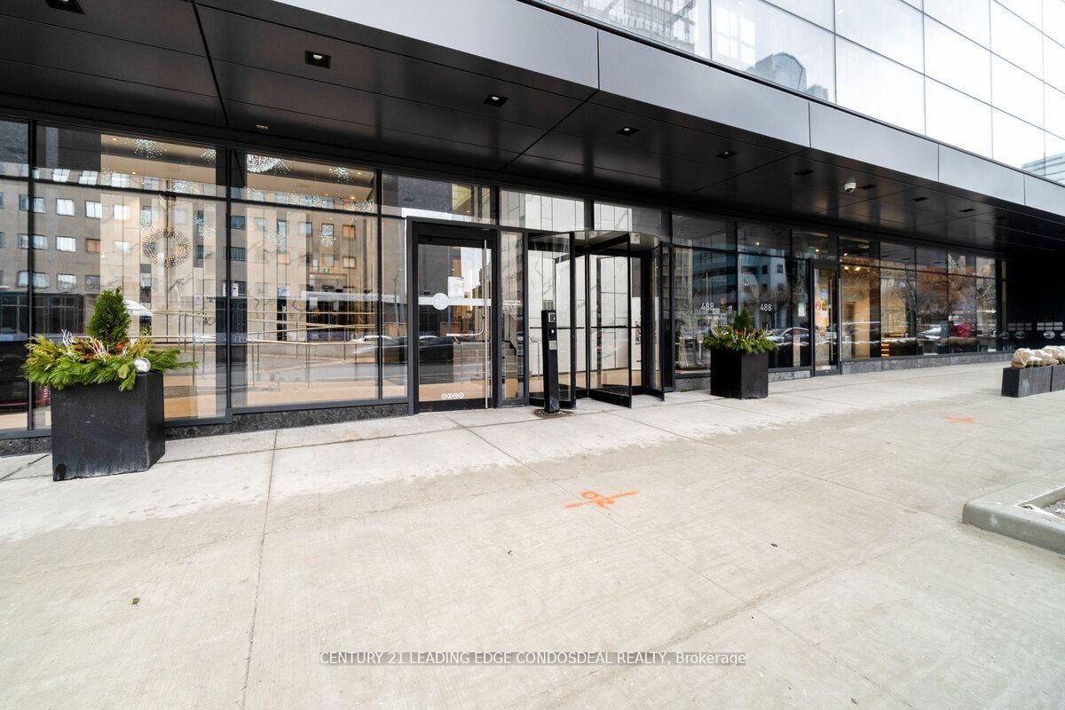 488 University Avenue, Unit 3906 - Photo 2