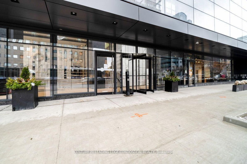 3906 - 488 University Ave, Toronto, M5G 1V2 | Image 2