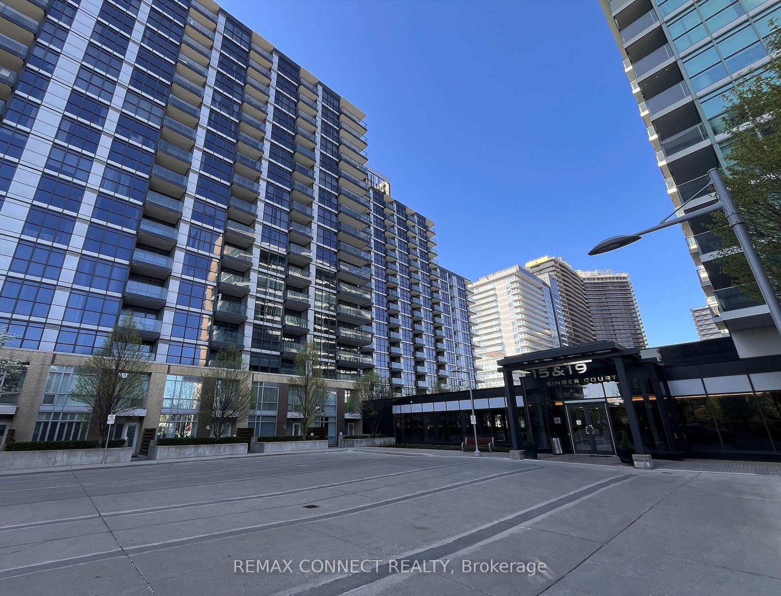 19 Singer Court, Unit 1812