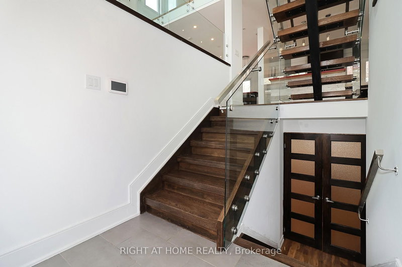 2 Chalet Rd, Toronto, M2J 3V4 | Image 2