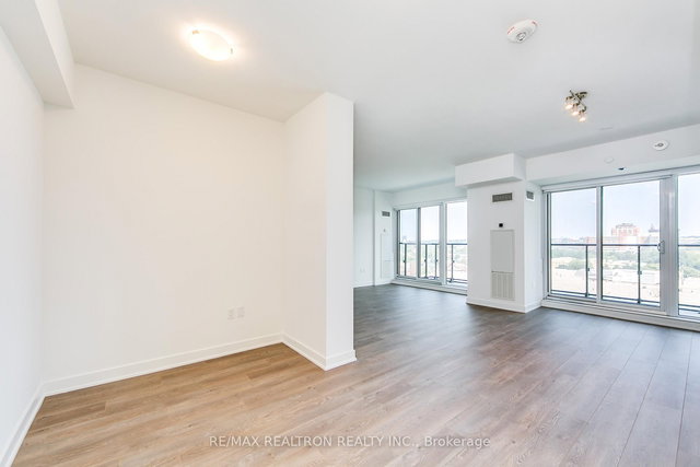 1402 - 543 Richmond Street W