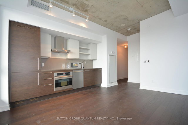 1127 - 1030 King Street W