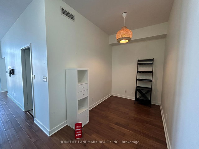 2206 - 126 Simcoe Street