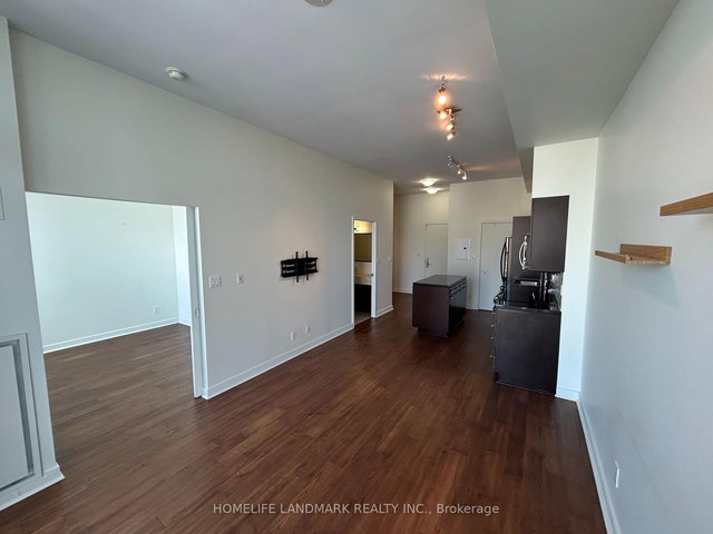 2206 - 126 Simcoe Street