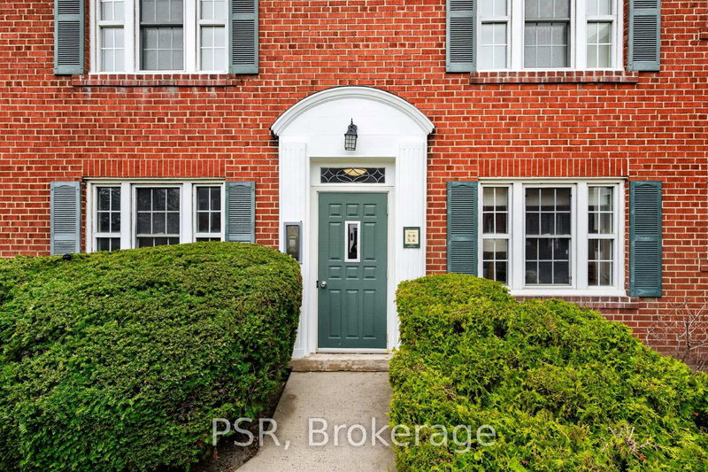 home for lease on U12-1365 Bayview Avenue