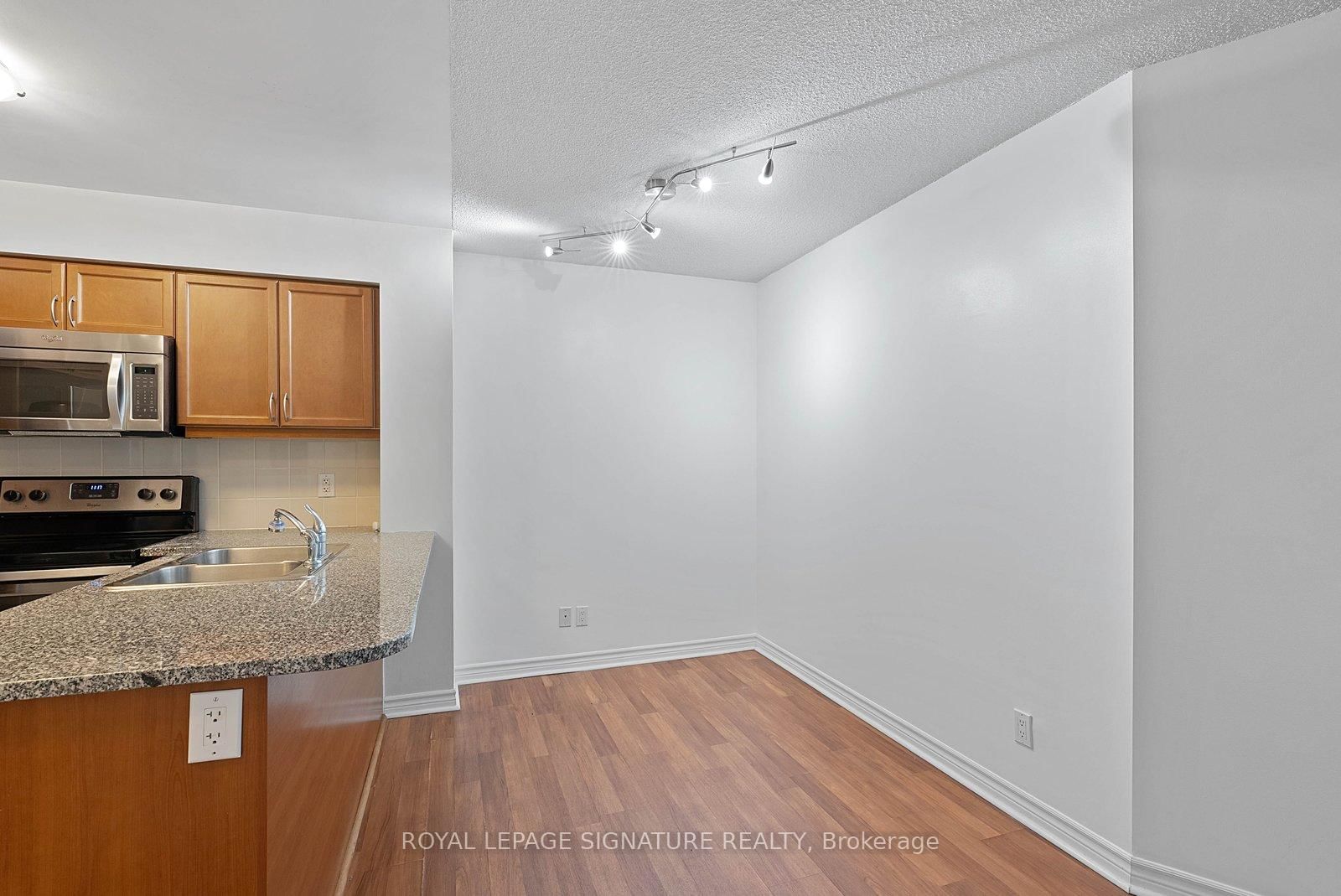 19 Grand Trunk Crescent, Unit 801 - Photo 11