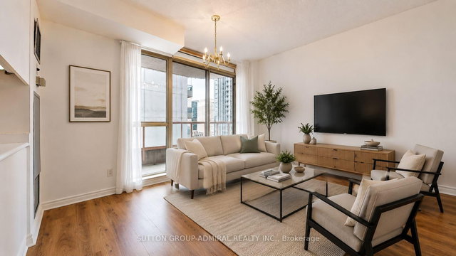 2507 - 736 Bay Street