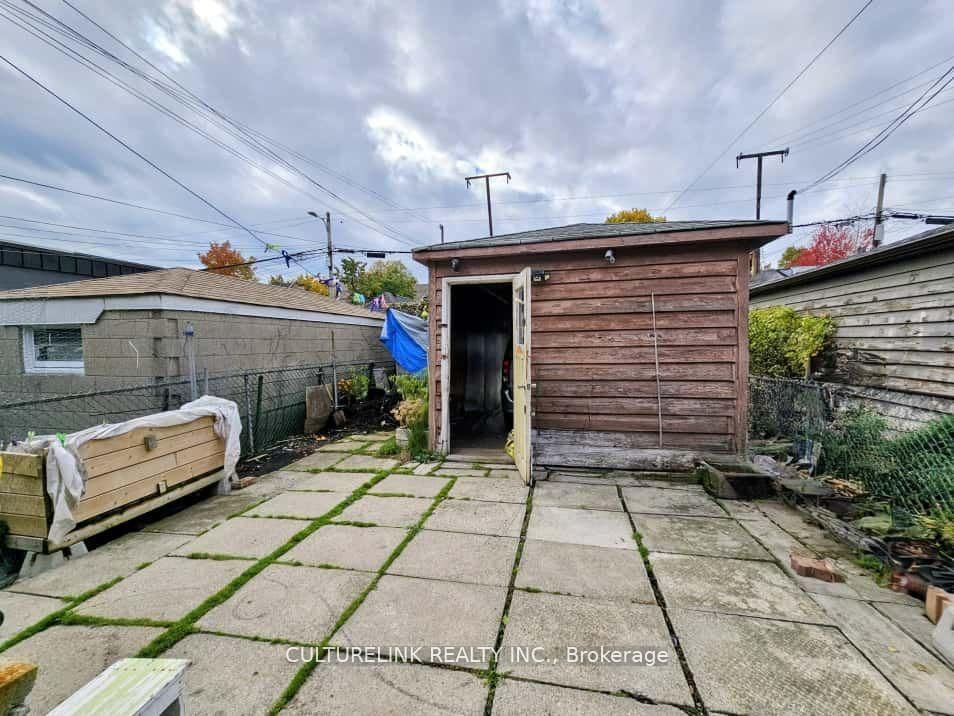 52 Palmerston Avenue • Toronto, ON photo 11