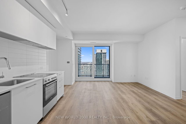 1712 - 101 Roehampton Avenue