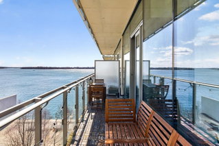 816 - 39 Queens Quay E