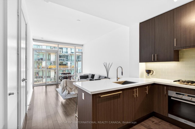 816 - 39 Queens Quay E