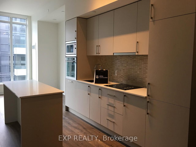 822E - 576 Front Street W