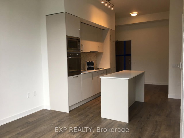 822E - 576 Front Street W