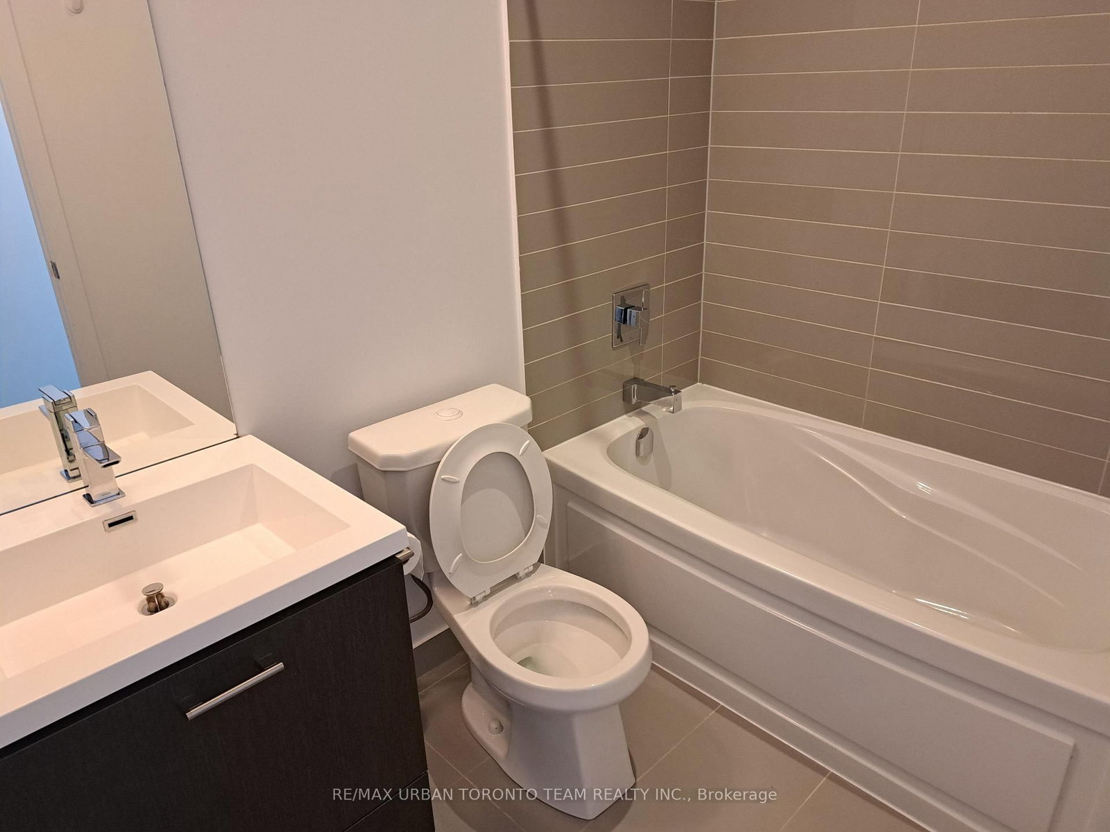 87 Peter Street, Unit 3613 - Photo 15