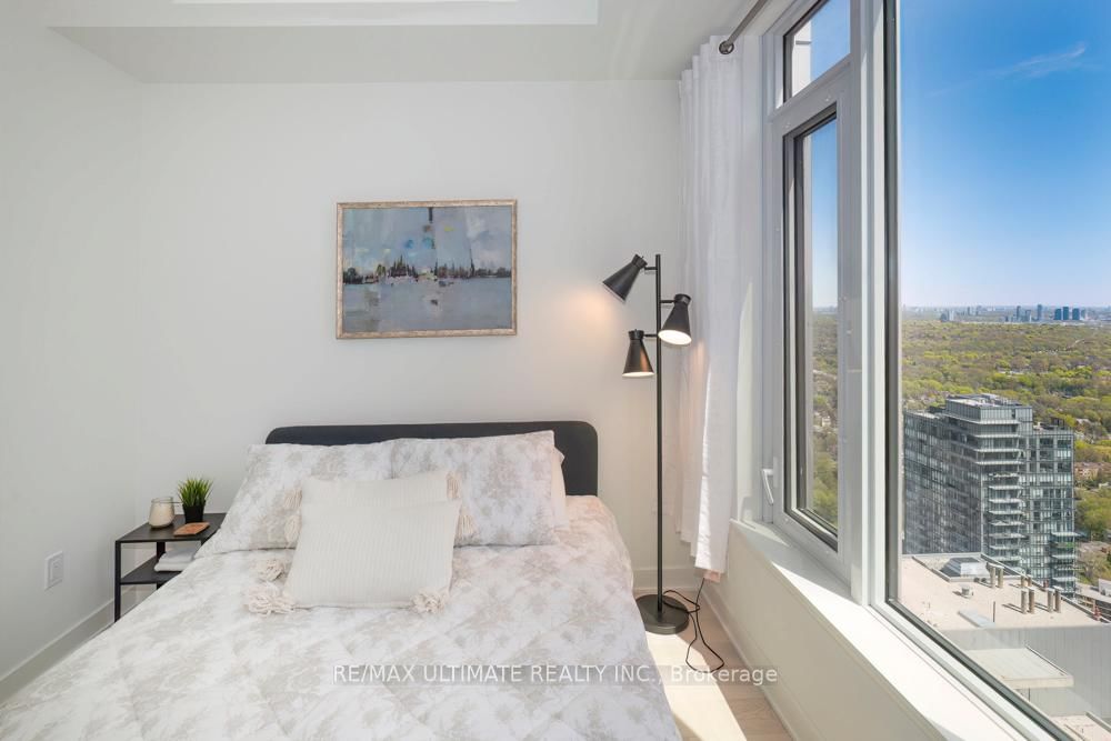 11 Yorkville Avenue, Unit 4505 - Photo 17