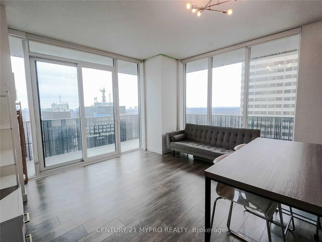 1702 - 8 Eglinton Avenue E