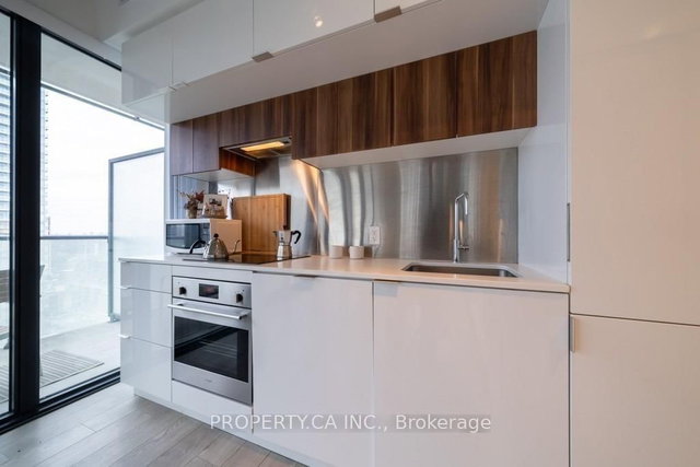 1303 - 185 Roehampton Avenue