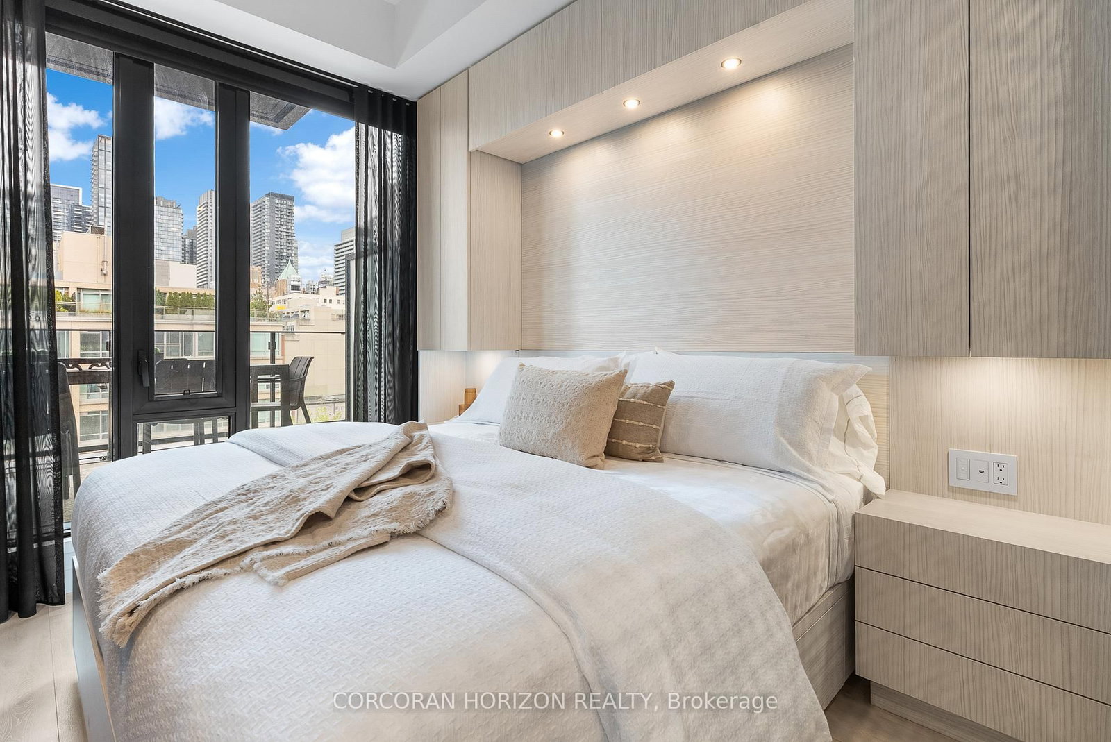 505 Richmond Street W, Unit 419 - Photo 16