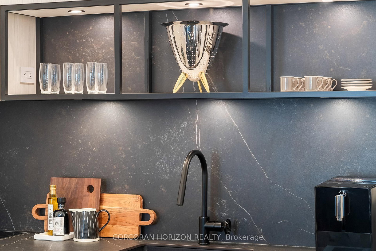 505 Richmond Street W, Unit 419 - Photo 8