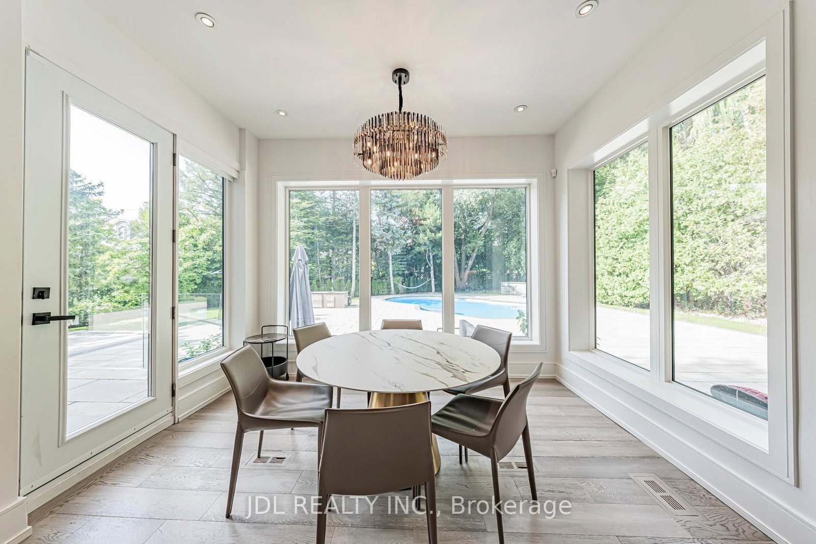 19 Fifeshire Road • Toronto, ON photo 12