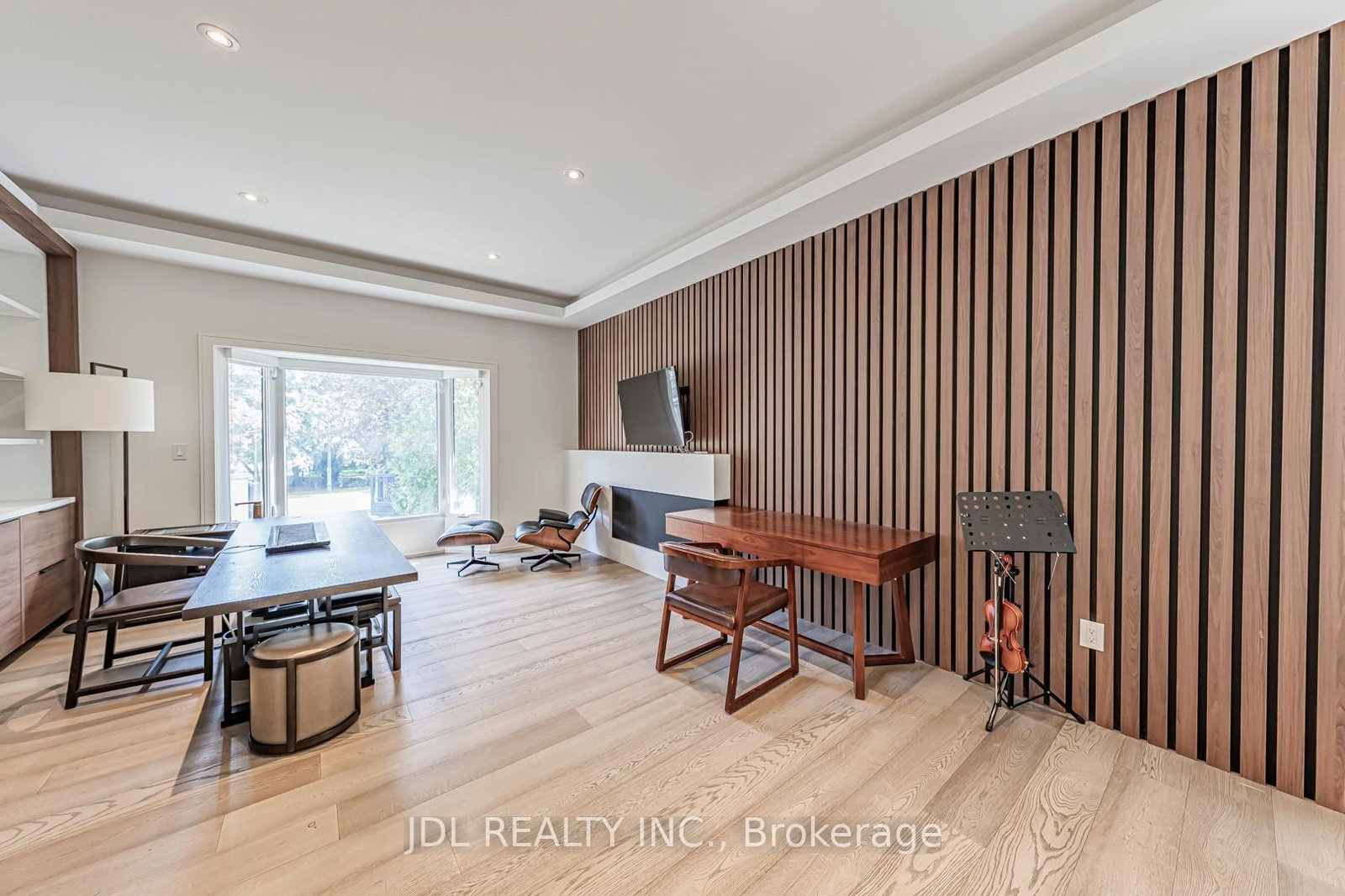 19 Fifeshire Road • Toronto, ON photo 18