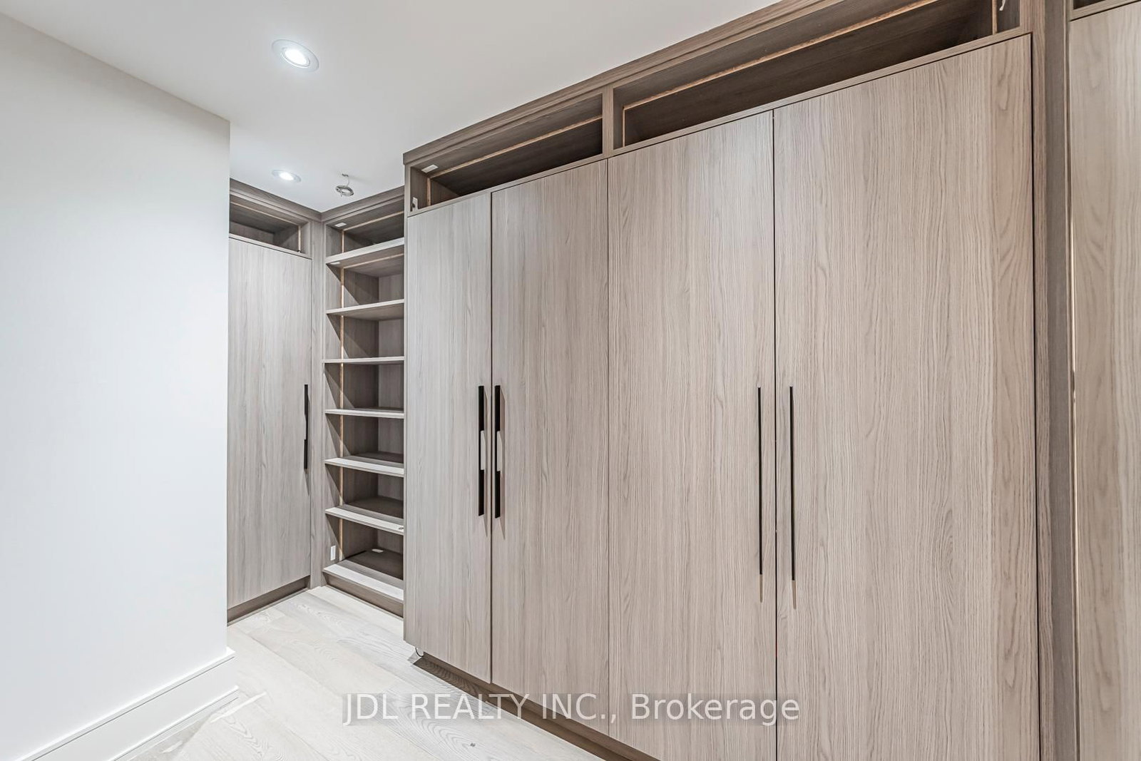 19 Fifeshire Road • Toronto, ON photo 24