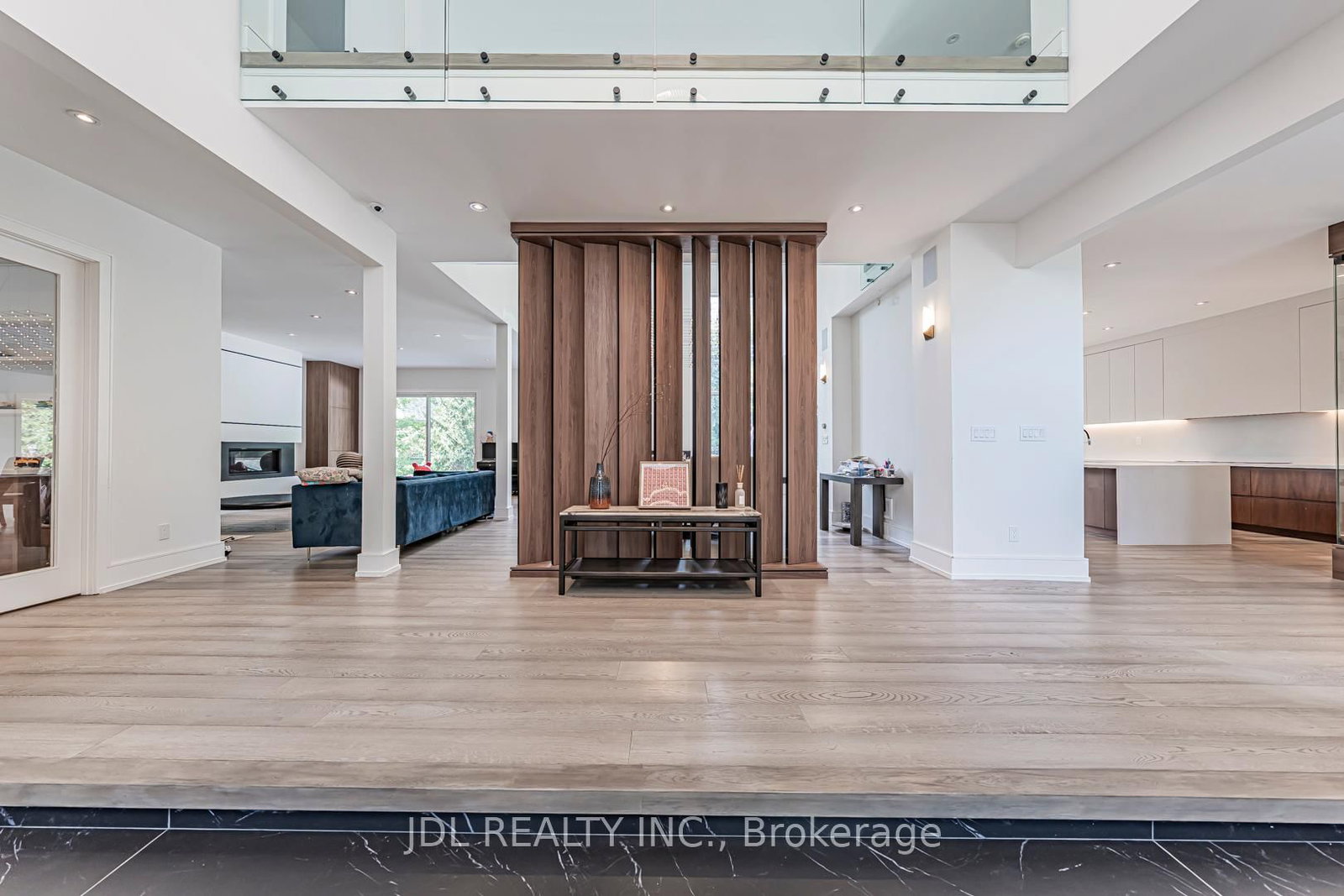 19 Fifeshire Road • Toronto, ON photo 8