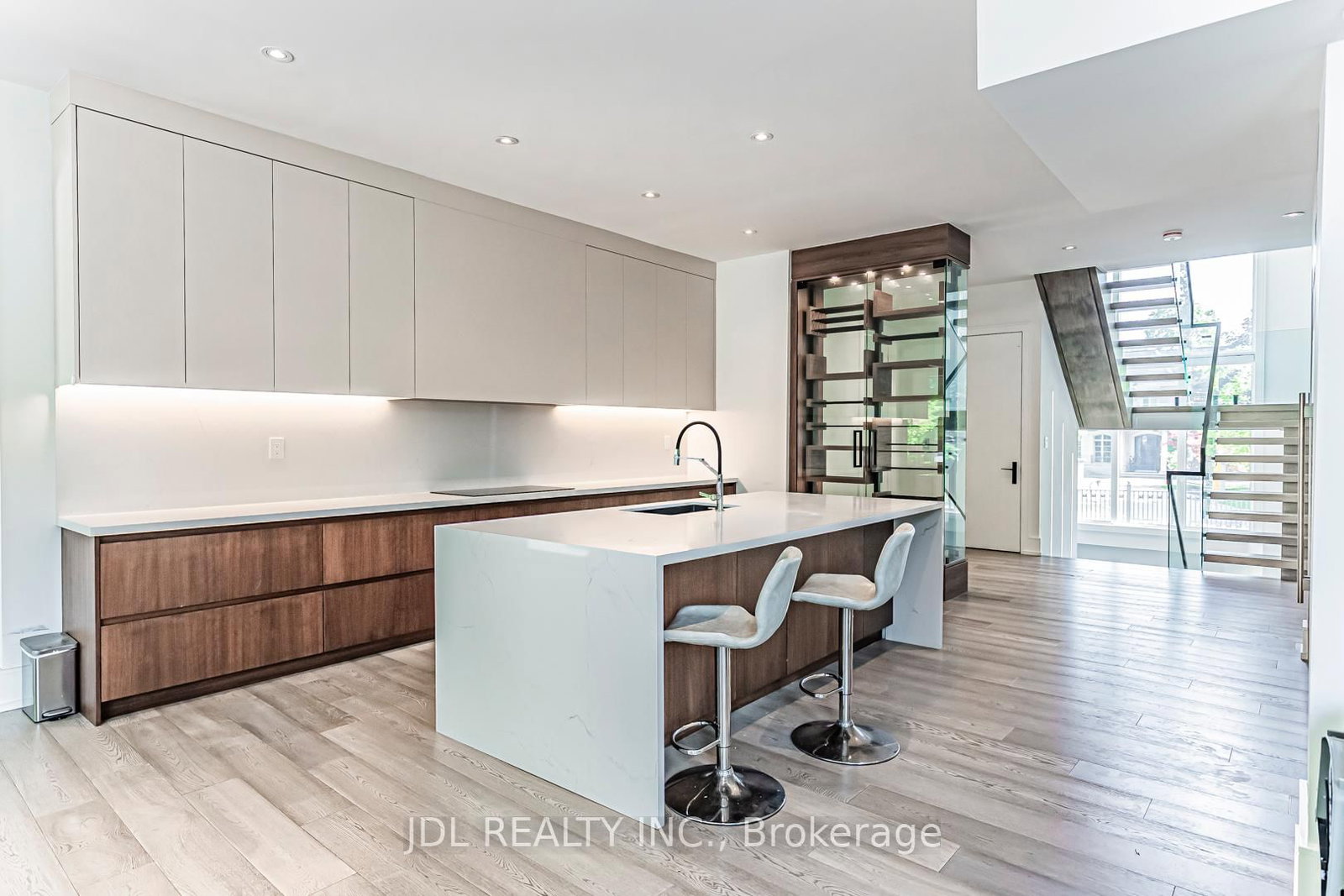 19 Fifeshire Road • Toronto, ON photo 9