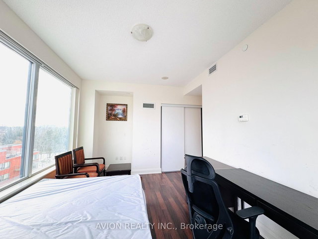 Masterbedroom 702 - 68 Canterbury Place