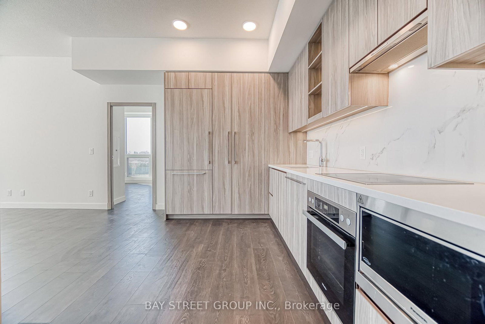 27 McMahon Drive, Unit 602 - Photo 9