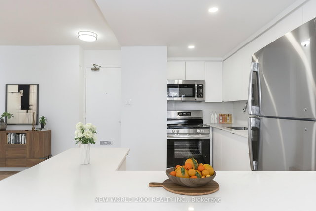 209 - 33 Erskine Avenue