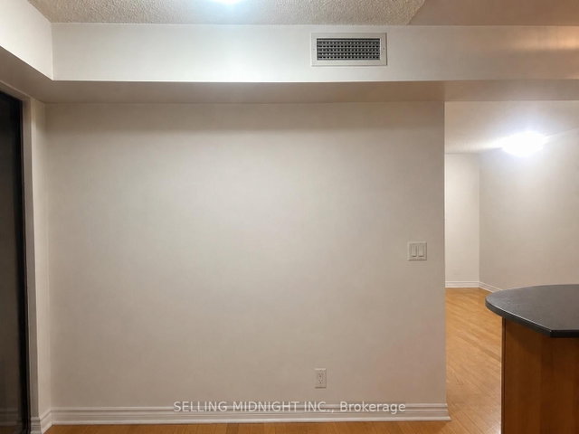 245 - 250 Wellington Street W
