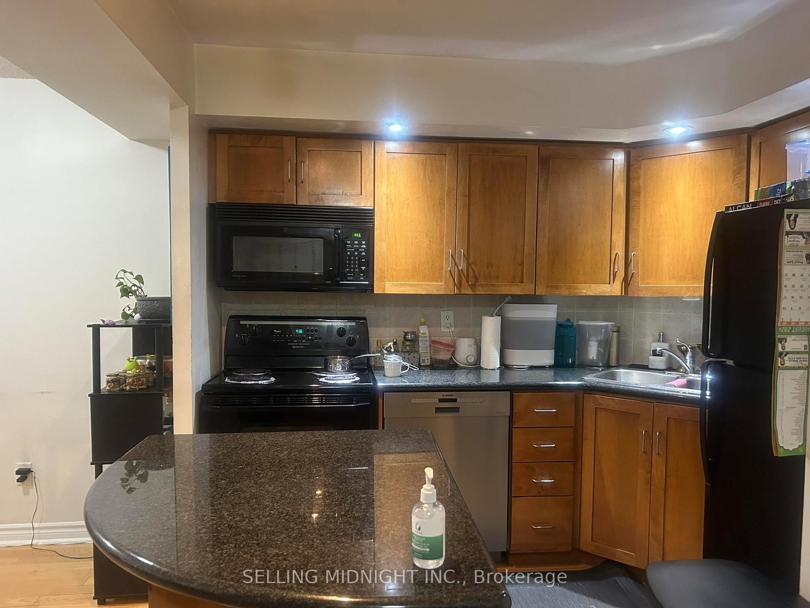 250 Wellington Street W, Unit 245 - Photo 4